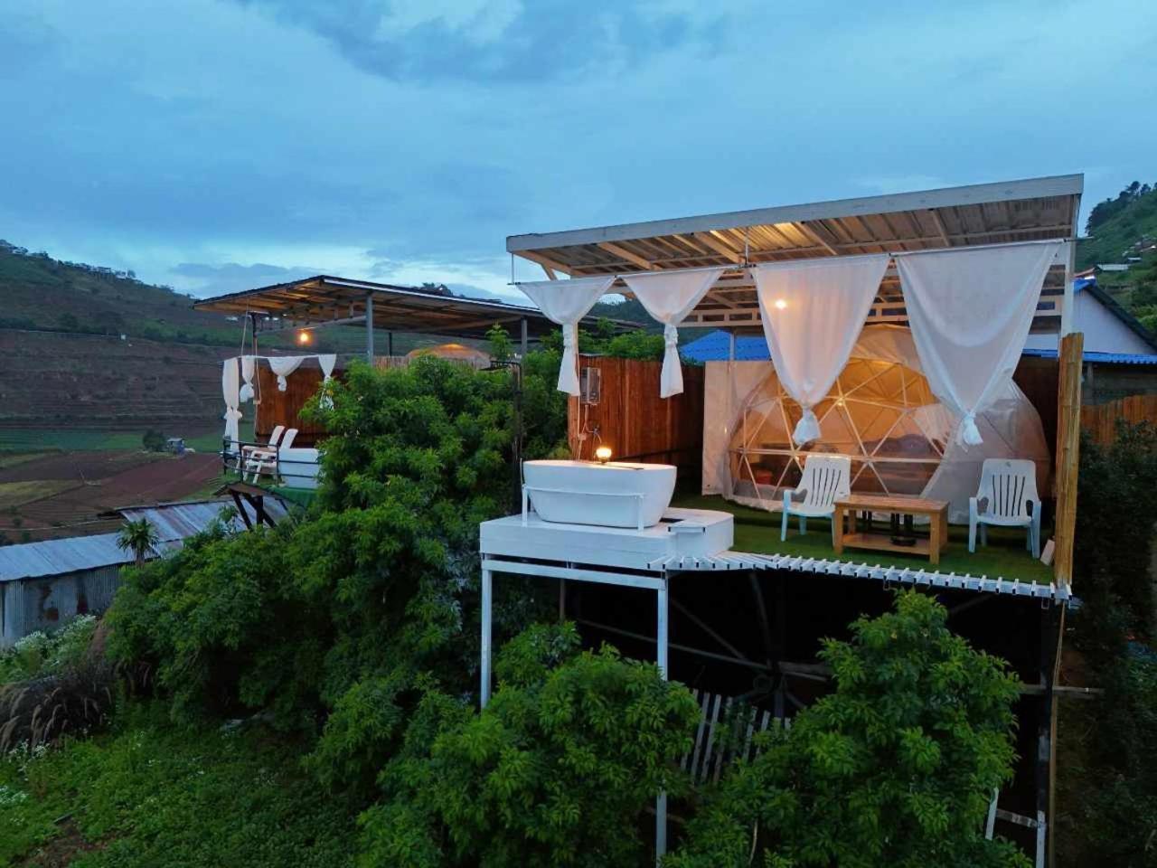 ภูวิมาน ม่อนแจ่ม Hotel Mon Jam Exterior photo